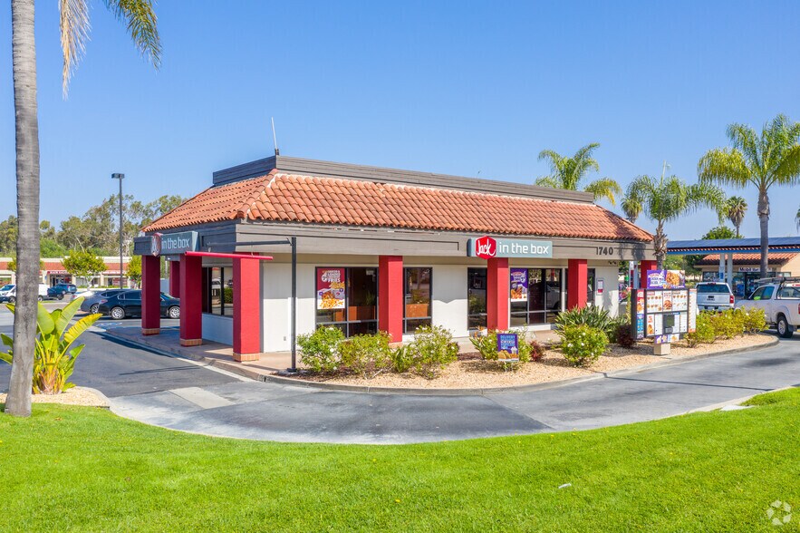 More Photos Of 710-790 Sycamore Ave, Vista Unknown For Lease