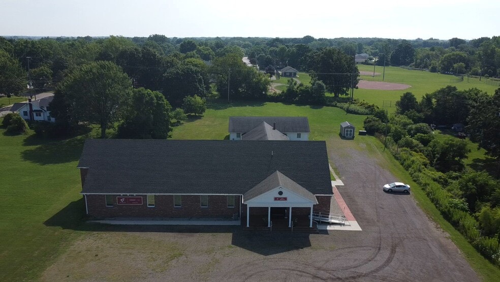Primary Photo Of 811 S Oak St, Durand Religious Facility For Sale