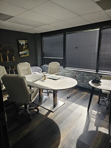 More Photos Of 200 Craig Rd, Manalapan Township Office For Lease