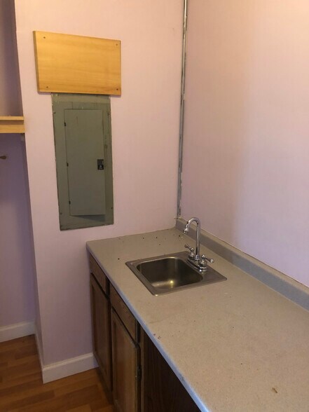 More Photos Of 28 Main St, East Hartford Storefront Retail Office For Lease