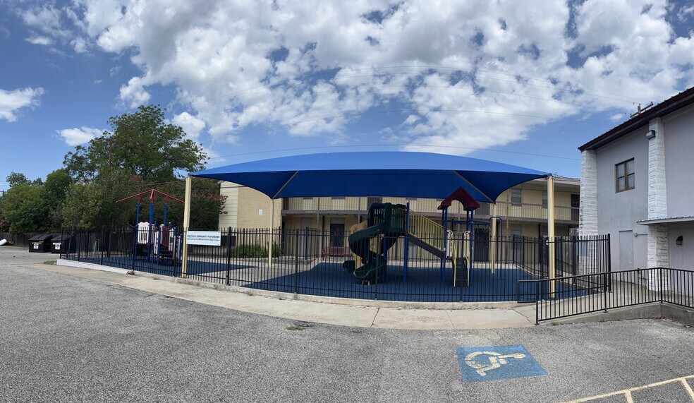 More Photos Of 7600 Woodrow Ave, Austin Schools For Lease