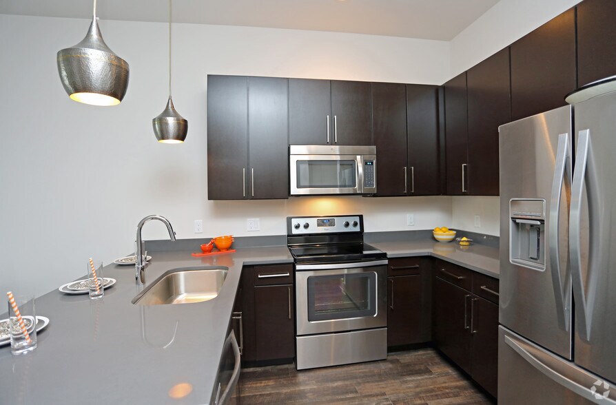 More Photos Of 2310 N Oakland Ave, Milwaukee Apartments For Lease