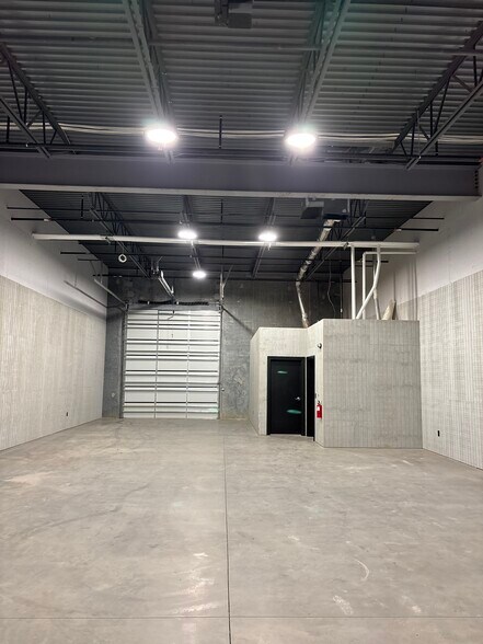 More Photos Of 6548 Ward Ave, Charleston Light Distribution For Lease