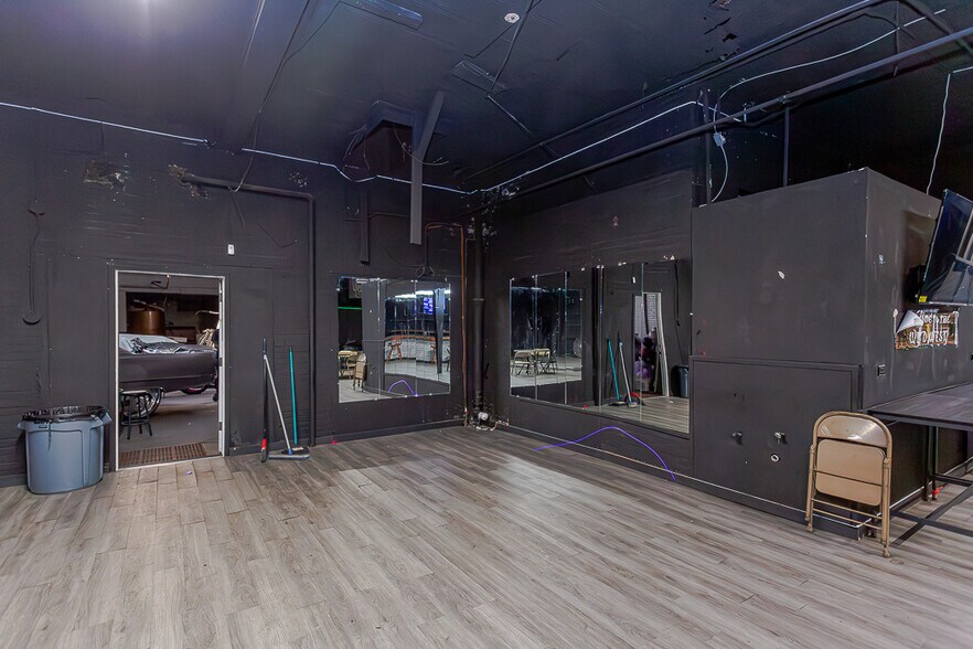 More Photos Of 2531 N Detroit Ave, Toledo Freestanding For Sale