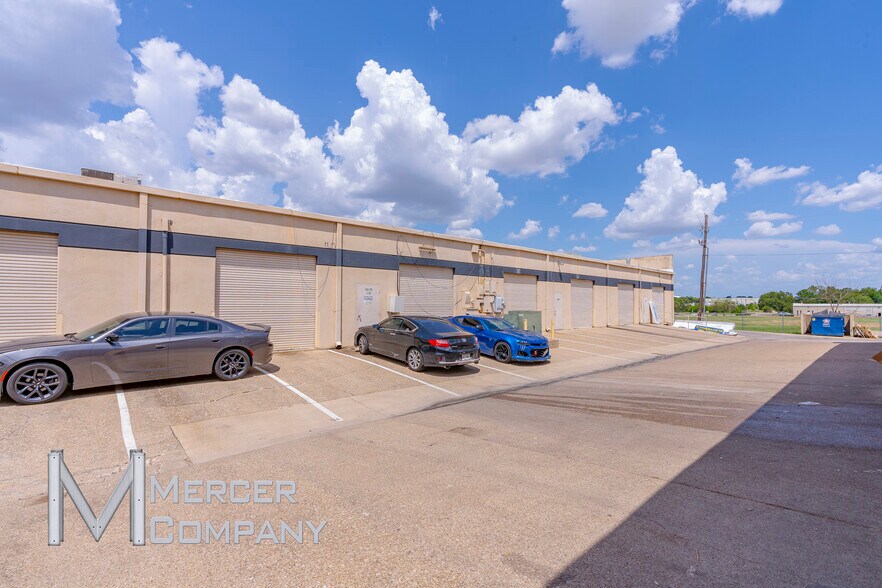 More Photos Of 400 Centre Park Blvd, DeSoto Light Manufacturing For Sale