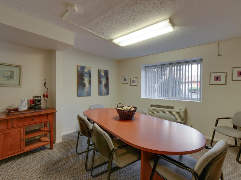 More Photos Of 3939 NE Hancock St, Portland Office For Sale