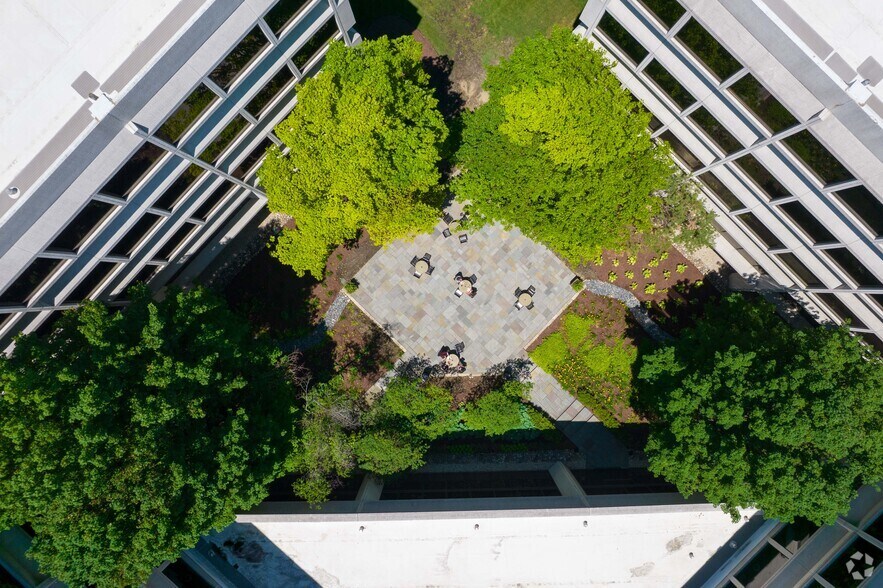 More Photos Of 2211-2215 S York Rd, Oak Brook Office For Lease