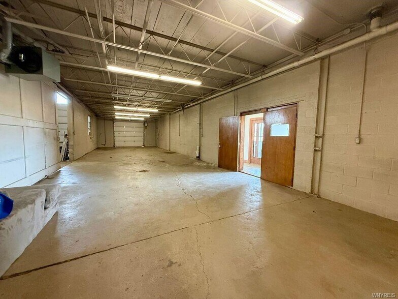 More Photos Of 8555 Packard Rd, Niagara Falls Warehouse For Lease