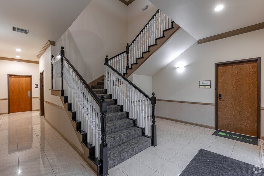 More Photos Of 303 S Jupiter Rd, Allen Unknown For Lease