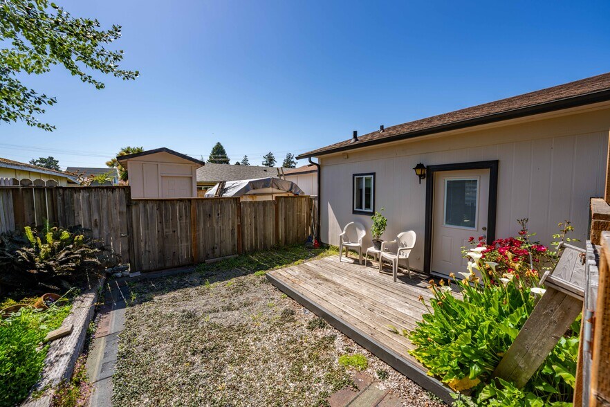 More Photos Of 542 Pacific Ave, Brookings Multifamily For Sale