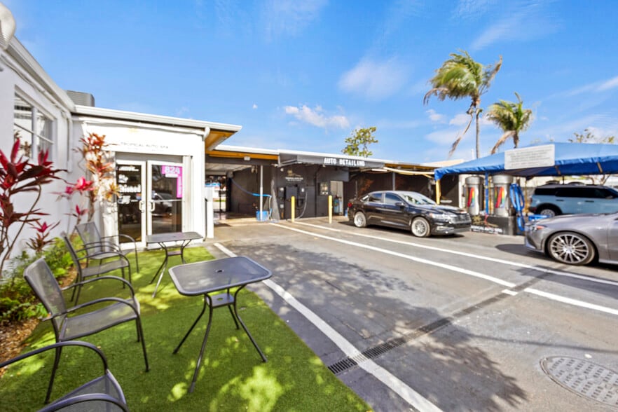 Primary Photo Of 824 N Dixie Hwy, Lake Worth Carwash For Lease