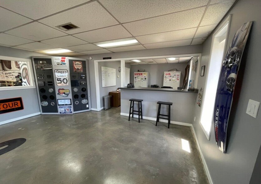 More Photos Of 5493 I 55 S, Byram Light Manufacturing For Sale