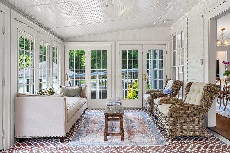 More Photos Of 207 Westminster Hwy, Westminster Specialty For Sale