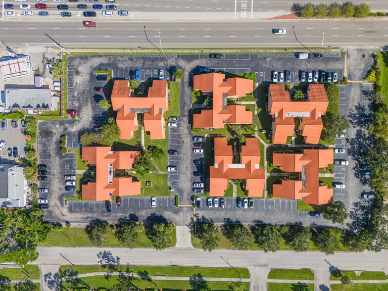 More Photos Of 2831 Ringling Blvd, Sarasota Medical For Sale