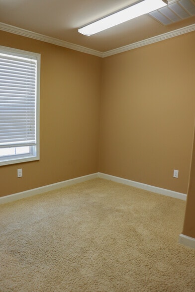 More Photos Of 601 Old Base Rd, Aurora Religious Facility For Lease