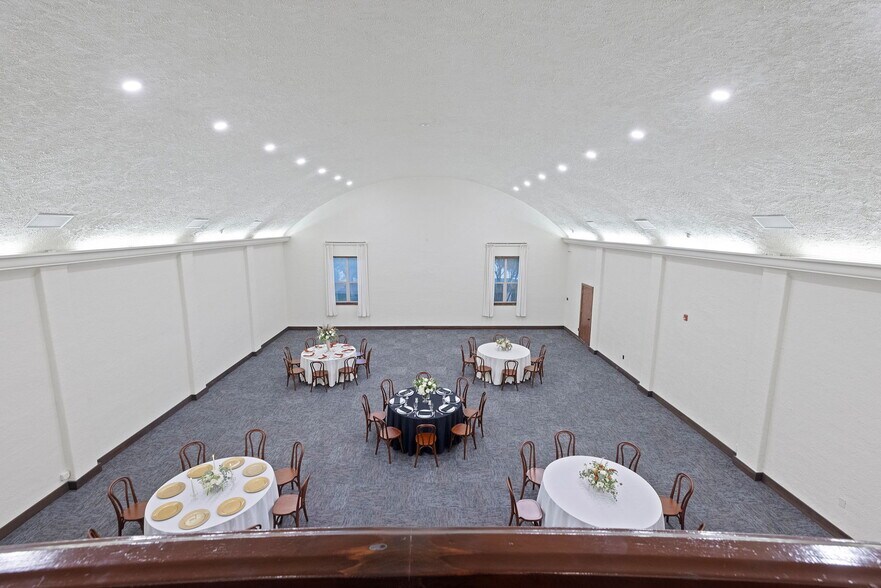 More Photos Of 128 S E St, Exeter Storefront For Sale