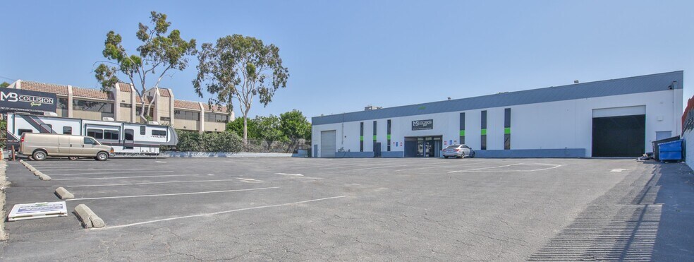 More Photos Of 9130 Glenoaks Blvd, Sun Valley Manufacturing For Lease