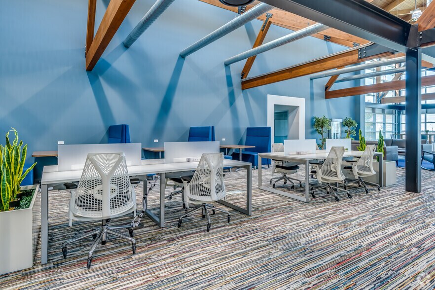 More Photos Of W239 N3490 Pewaukee Rd, Pewaukee Office For Sale