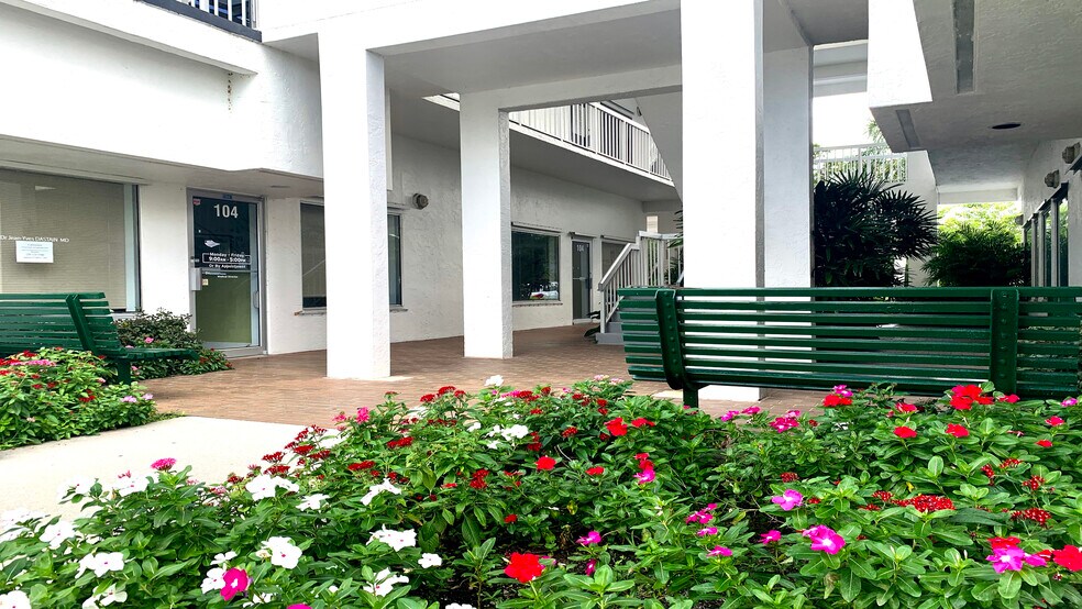 More Photos Of 1250 9th St N, Naples Office Residential For Lease