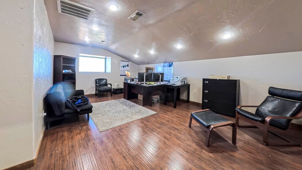 More Photos Of 2901 Lafayette Ln, Amarillo Warehouse For Sale