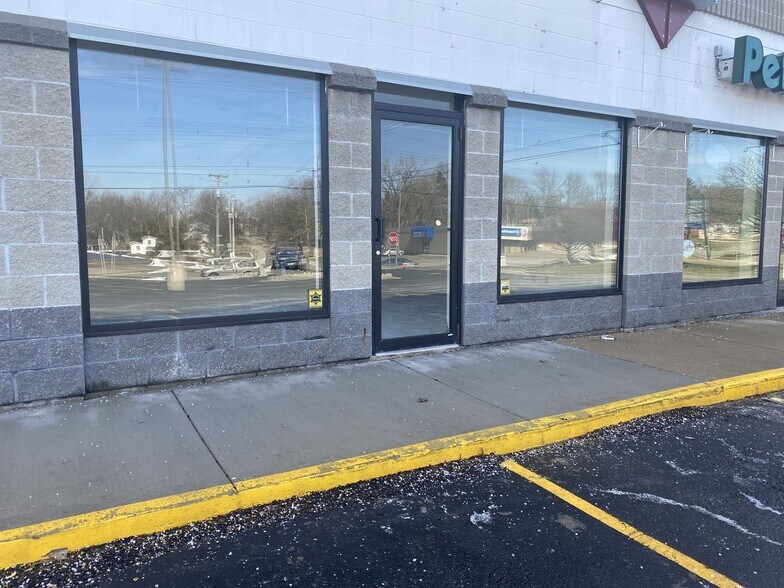 More Photos Of 3233 W Saginaw Hwy, Lansing Storefront For Sale