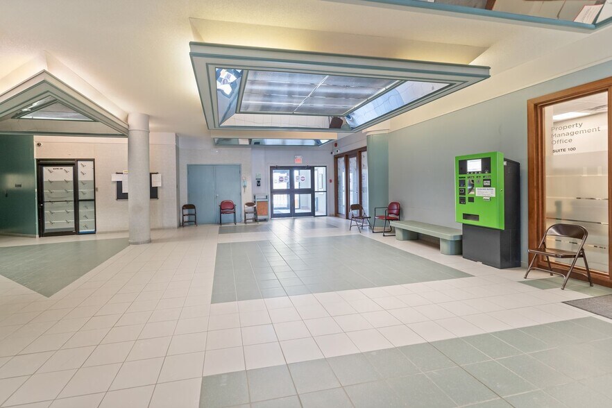 More Photos Of 277 Pleasant St, Dartmouth Office For Lease