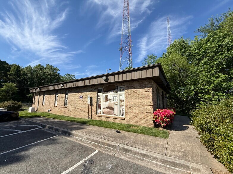 More Photos Of 4840 Reagan Dr, Charlotte Warehouse For Lease