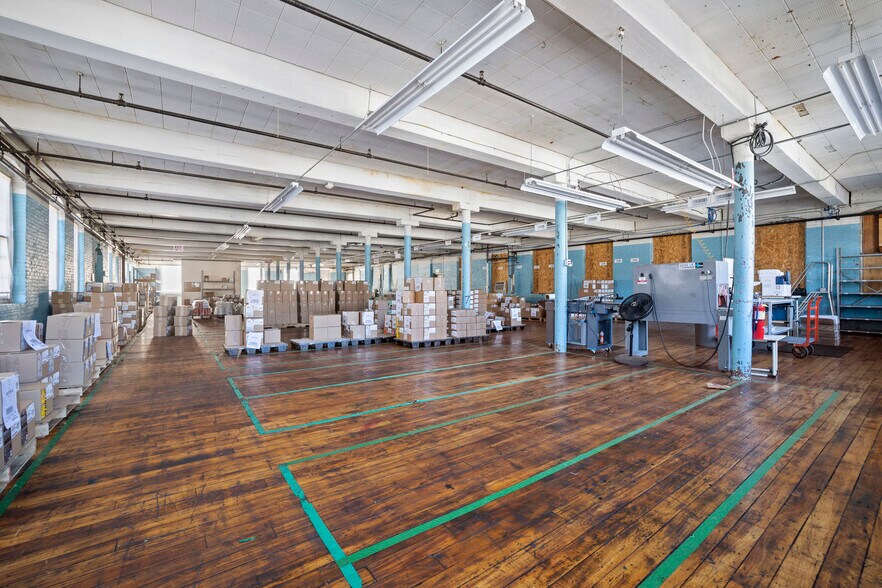 More Photos Of 1 Riverside Way, Wilton Warehouse For Lease