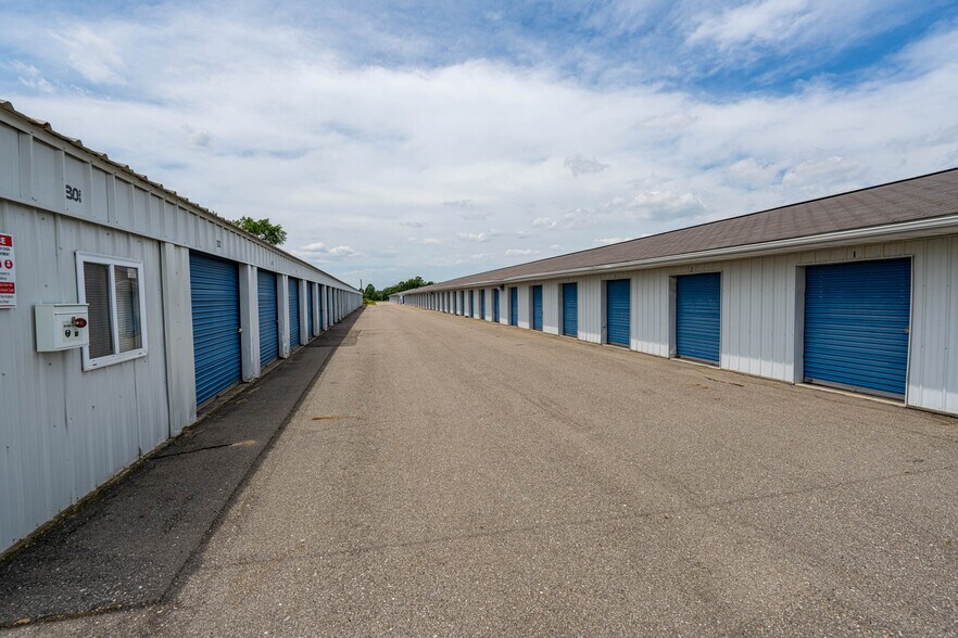 More Photos Of 1067 N Mission Rd, Mount Pleasant Self Storage For Sale