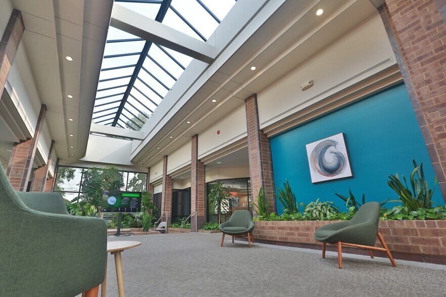 More Photos Of 11492 Bluegrass Pky, Louisville Office For Lease