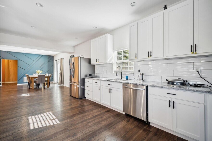 More Photos Of 4677 E Livingston Ave, Columbus Specialty For Sale