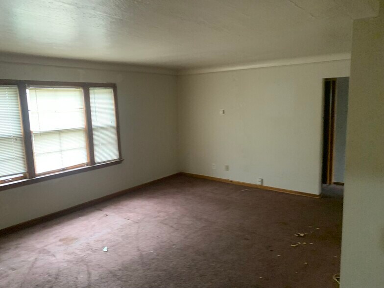 More Photos Of 2521 Noble Rd, Cleveland Heights Apartments For Sale