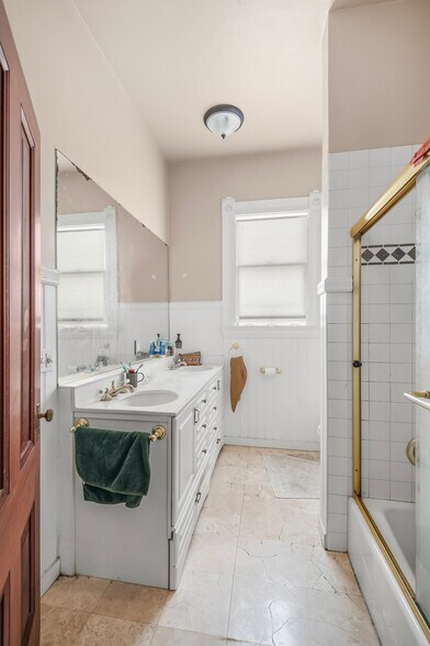 More Photos Of 1833 Clinton Ave, Alameda Apartments For Sale