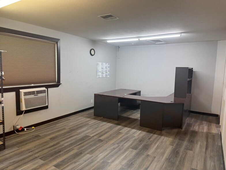 More Photos Of 6446 Road 3 NE, Moses Lake Flex For Lease