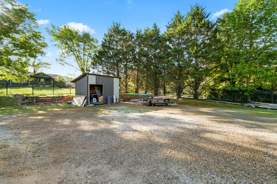 More Photos Of 310 Terrell Rd, Franklin Office For Sale
