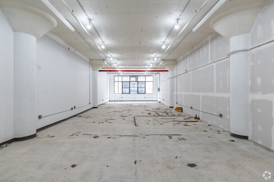 More Photos Of 21-07 41st Ave, Long Island City Industrial For Lease