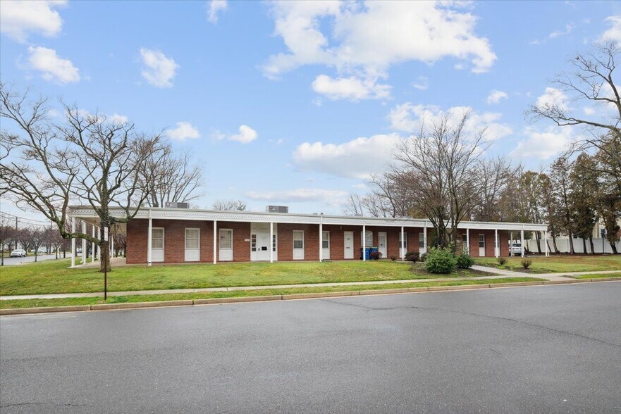 Primary Photo Of 515 Church St, Bound Brook Medical For Sale