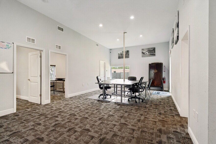 More Photos Of 3209 30th Ave S, Saint Petersburg Office For Sale