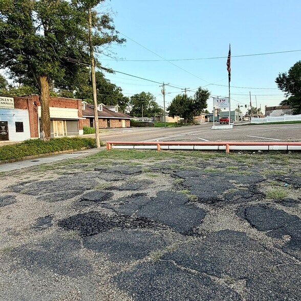 More Photos Of 1904 Washington St, Vicksburg Industrial For Sale