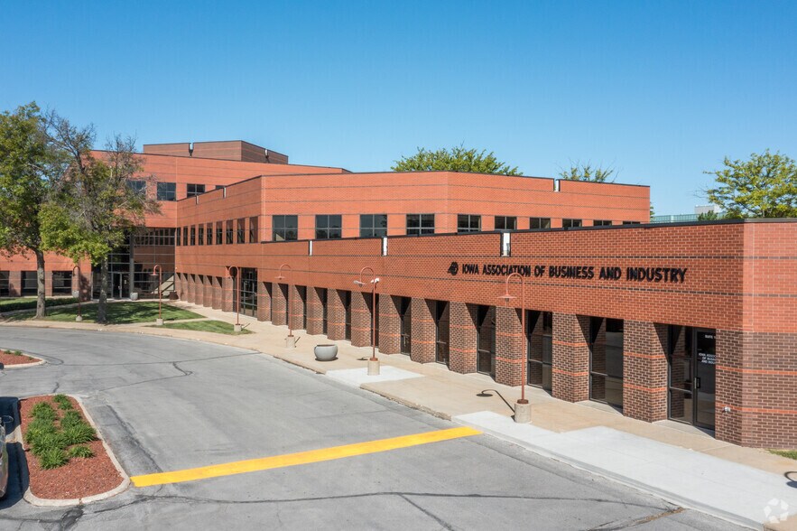 Primary Photo Of 400 E Court Ave, Des Moines Office For Lease