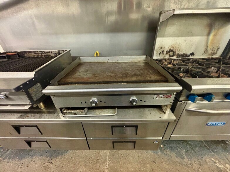 More Photos Of 106 E 4th St, Washington Restaurant For Sale