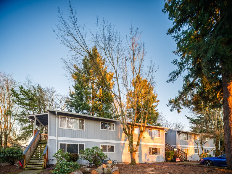 More Photos Of 340 S Locust St, Canby Apartments For Sale