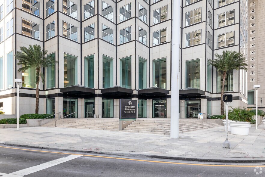 More Photos Of 200 S Biscayne Blvd, Miami Office For Lease