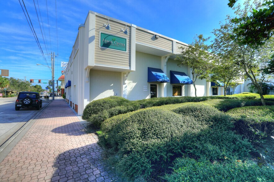 More Photos Of 2045 14th Ave, Vero Beach Office Residential For Sale