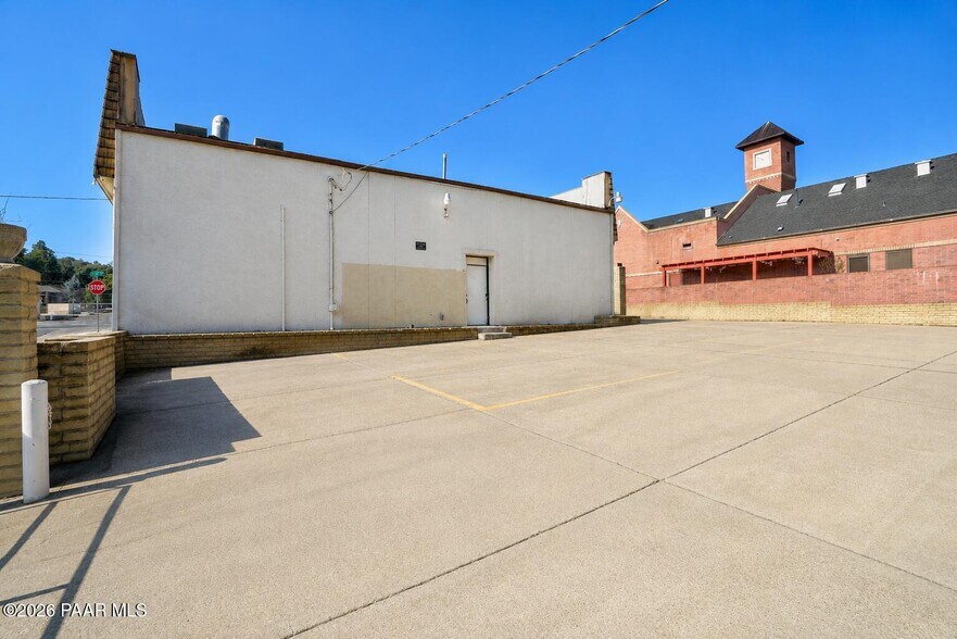 More Photos Of 620 E Gurley St, Prescott Restaurant For Sale