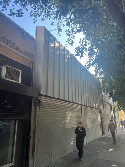 More Photos Of 1040-1050 S Olive St, Los Angeles General Retail For Sale