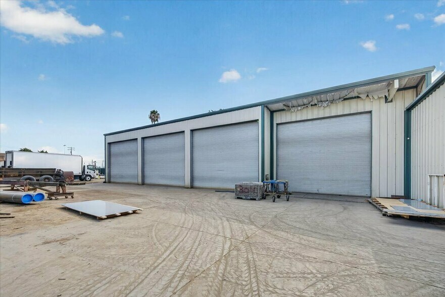 More Photos Of 149 Ashland ave, Lindsay Industrial For Sale