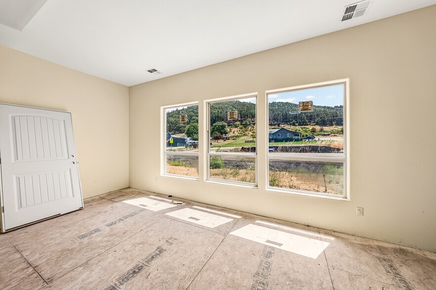 More Photos Of 209 S Old Pacific Hwy, Myrtle Creek Office For Sale