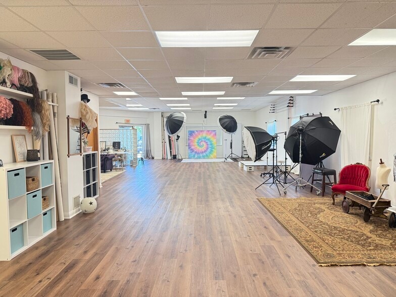 More Photos Of 3221 Parmenter St, Middleton Freestanding For Lease