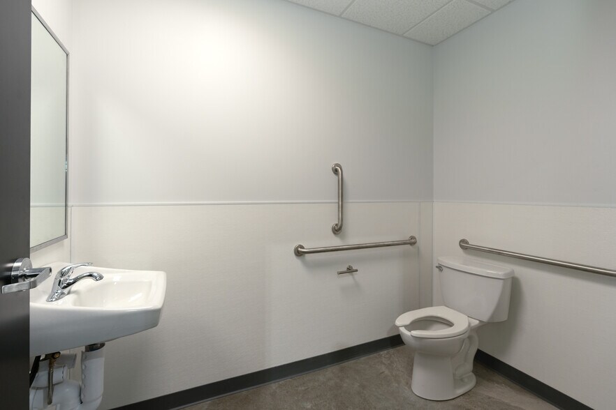 More Photos Of 7200 Old Liberty Road, Powell Flex For Lease